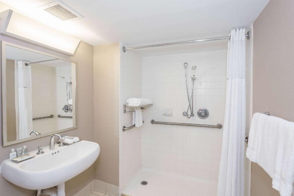 Wyndham Garden Gainesville image 7